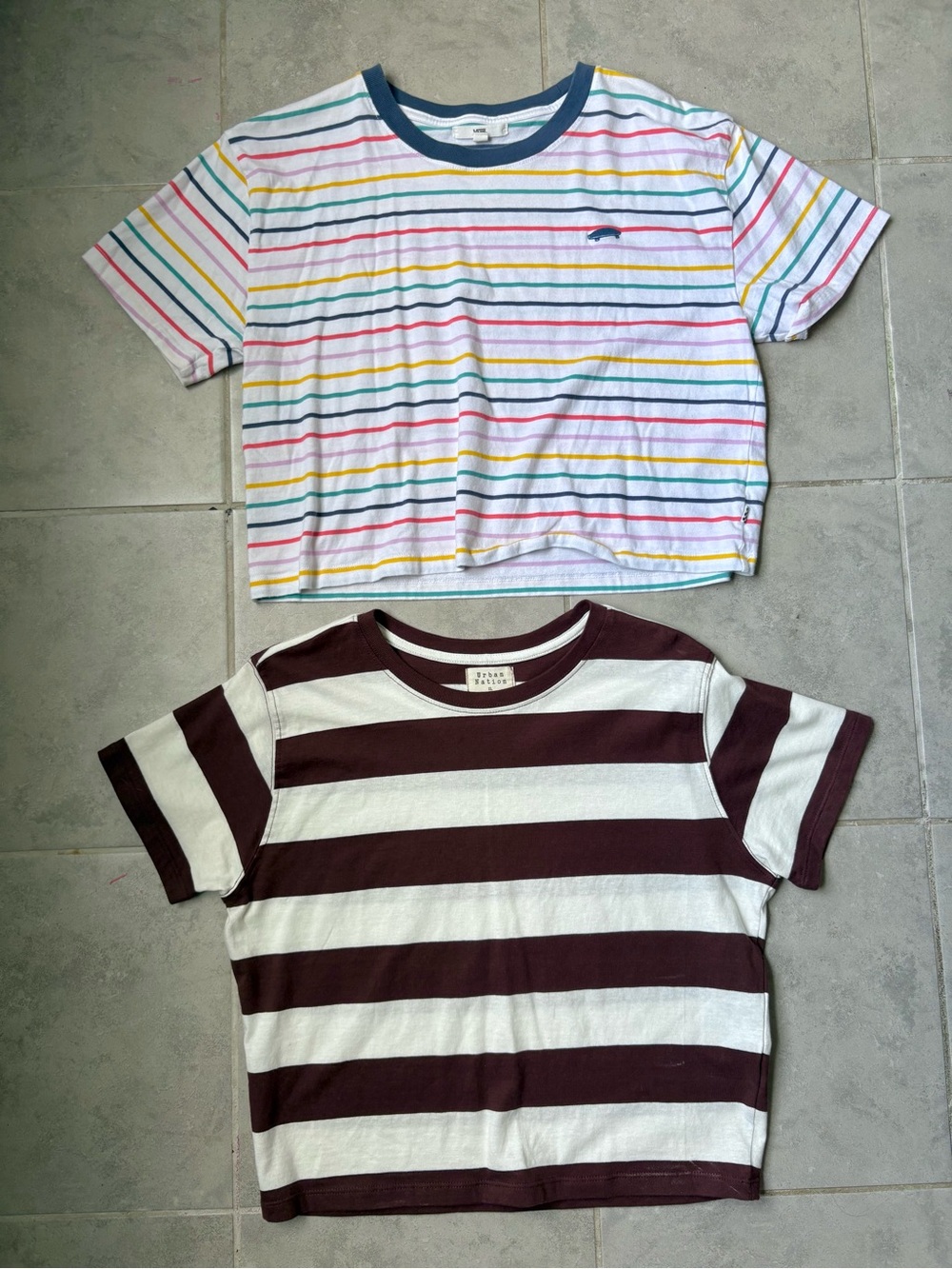 Boxy Tees Bundle - Ripcurl, Levi’s, Vans, H&M - Picture 5 of 8